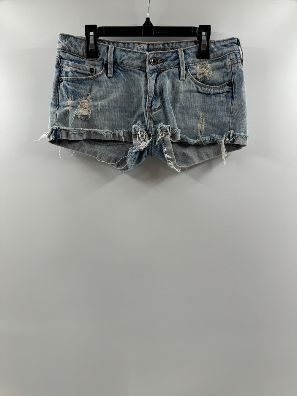Bullhead Low Rise Distressed Denim Shorts – Women's Size 3